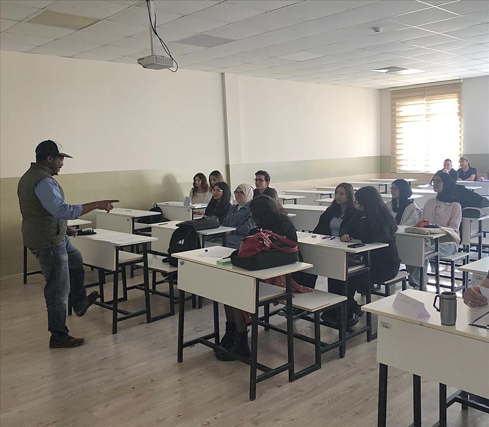 Yalova Üniversitesi Yabancı Diller Yüksekokulu’nda Speaking Club Etkinliği Gerçekleştirildi.