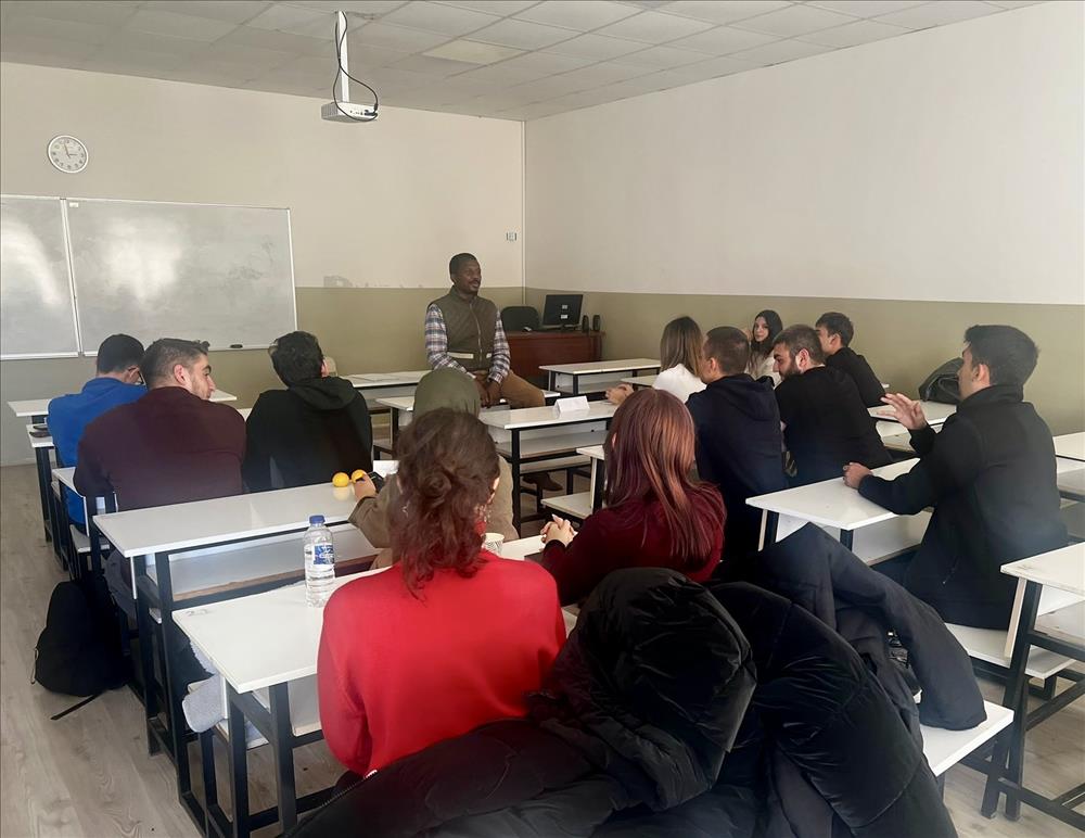 Yalova Üniversitesi Yabancı Diller Yüksekokulu’nda Speaking Club Etkinliği Gerçekleştirildi