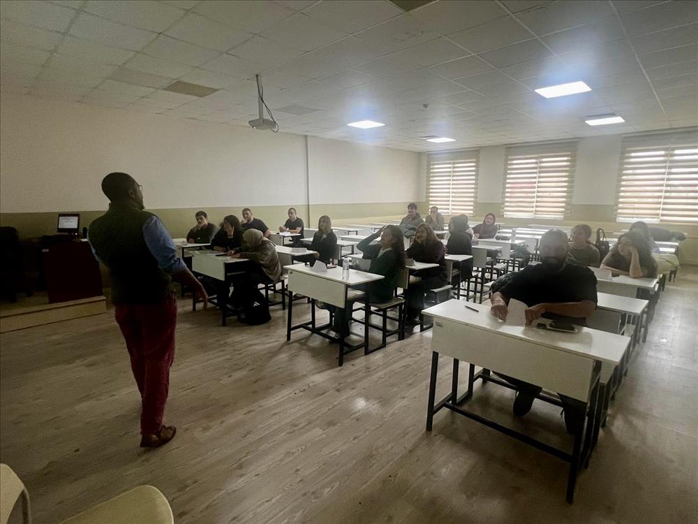 Yalova Üniversitesi Yabancı Diller Yüksekokulu’nda Speaking Club Etkinliği Gerçekleştirildi